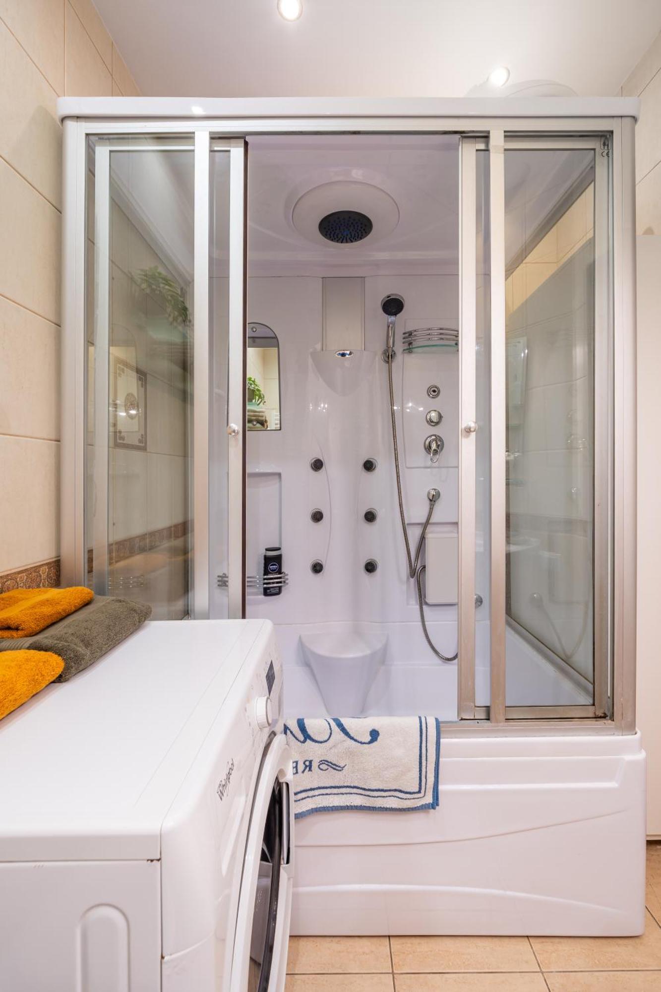Baltic Amber In Diplomatic District & Free Parking Apartment Riga Bagian luar foto